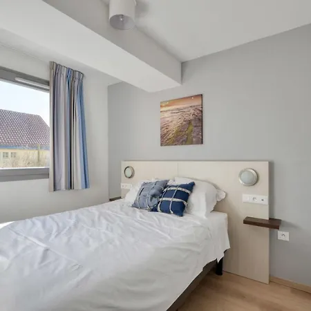 For 4 People Without Balcony *